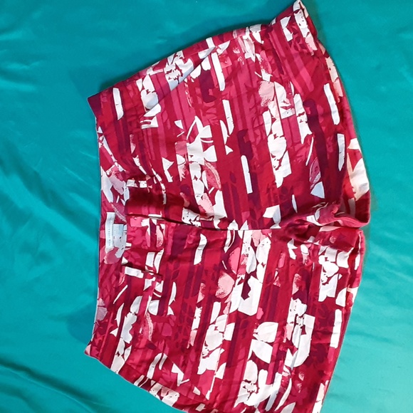 New York & Company Pants - NEW YORK & COMPANY  RED ,WHITE PINK,  CUFF S.F SHORTS,  SIZE 6